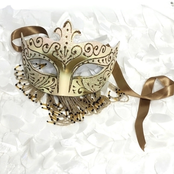 Gold masquerade ball mask - Picture 5 of 5